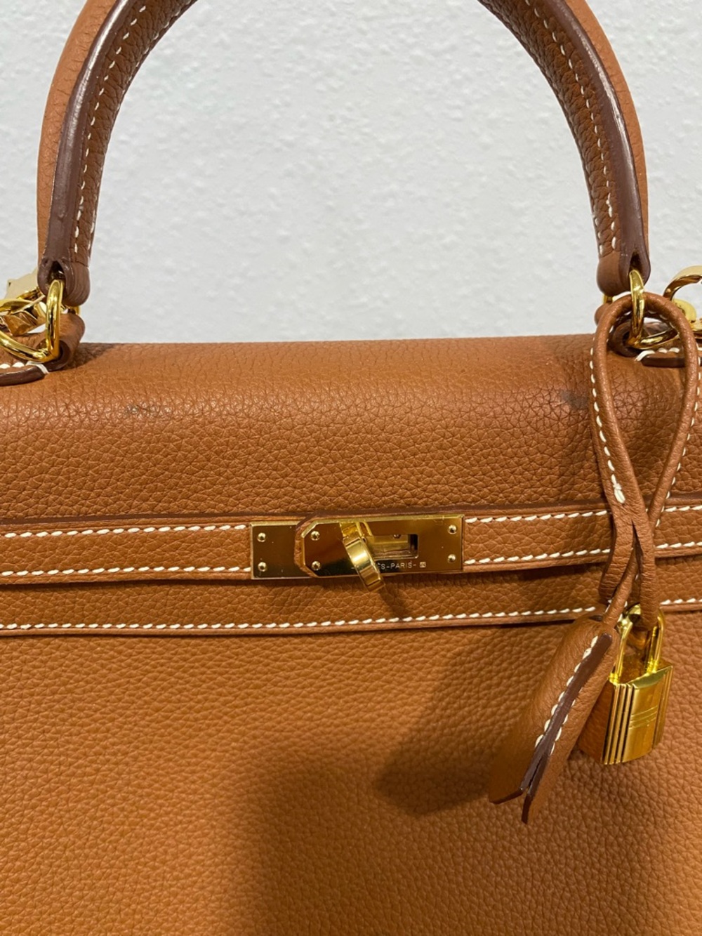 Classic Tan Leather Top-Handle Bag with Gold Hardware - Picture 5 of 15